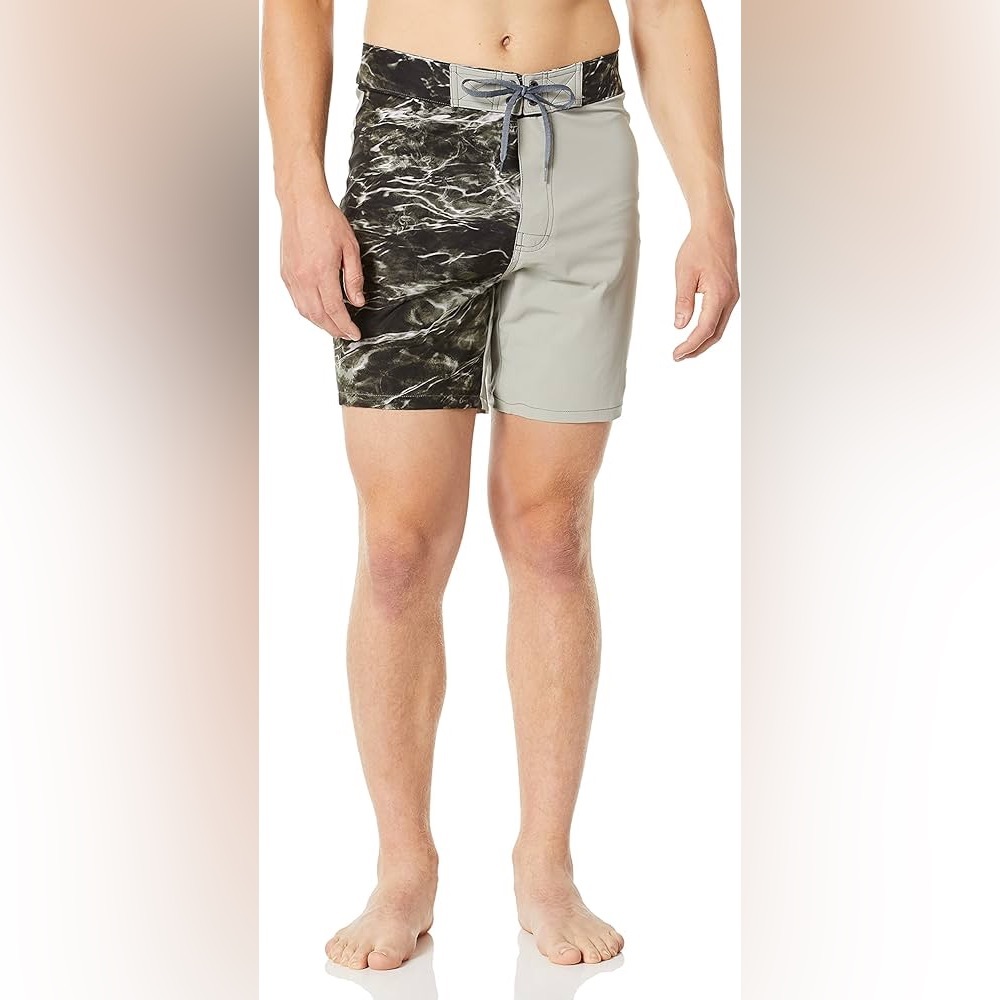 HUK Elements Board Shorts Men's Size 40 Mossy Oak Water Gray Black
